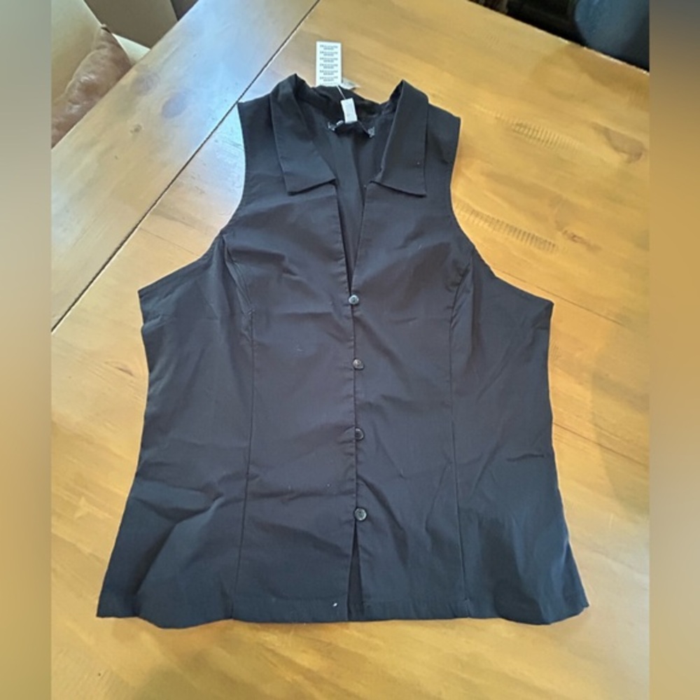 NWT Urban Outfitters Sleeveless Button-Up Top